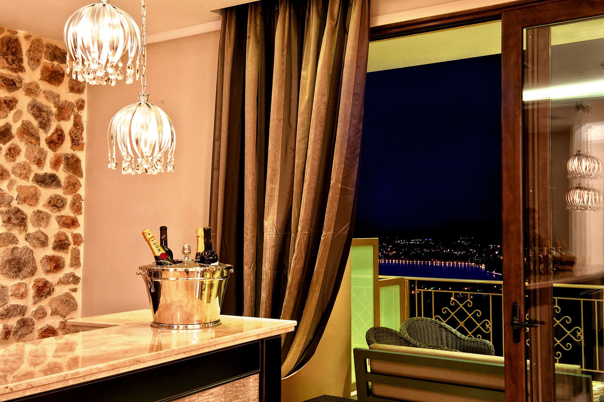 Enastron View Hotel 카스토리아 외부 사진